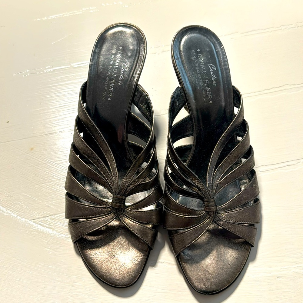 COUTURE Donald J Pliner Pewter Wedge Heels